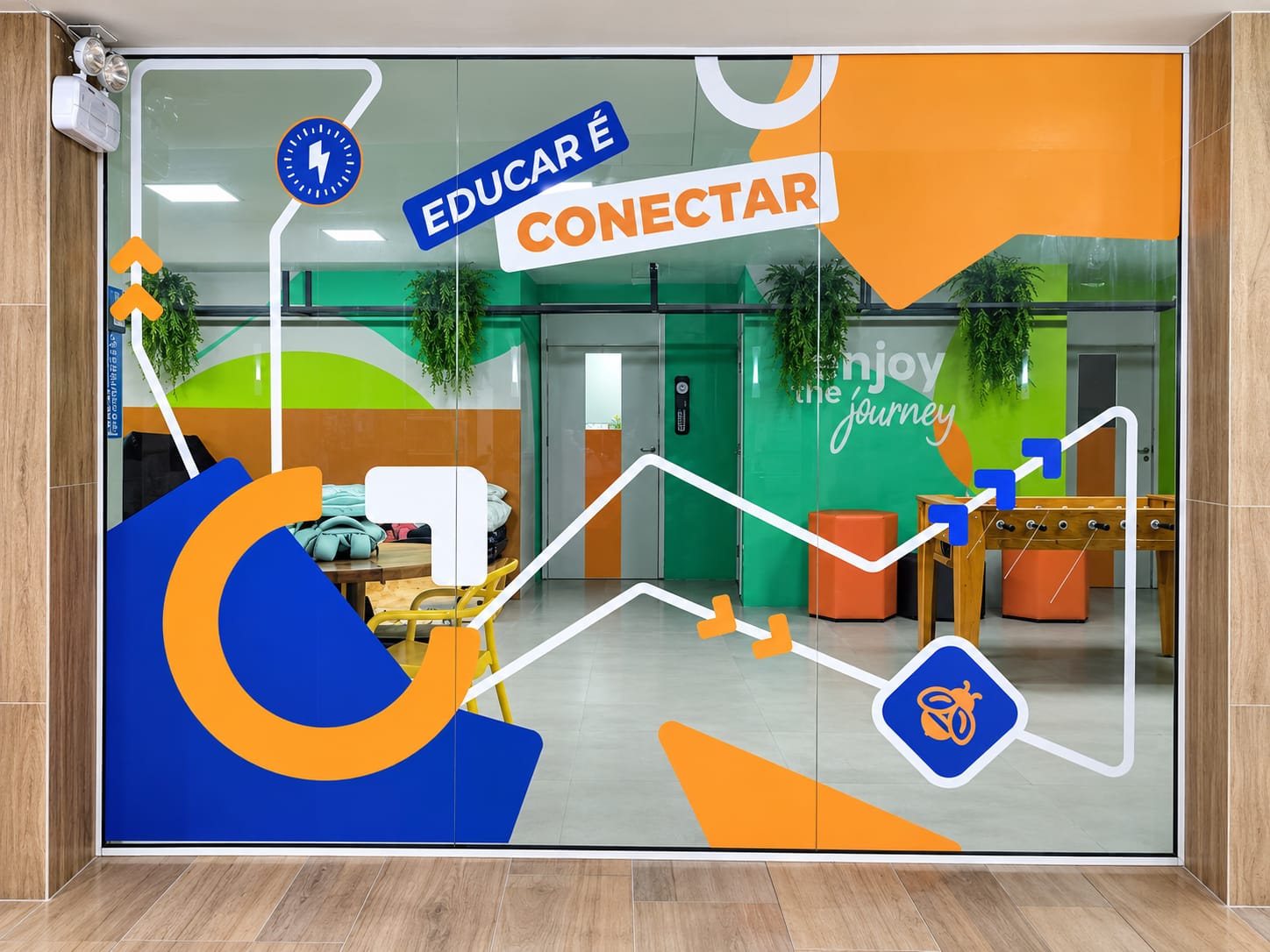 ADESIVO VITRINE 01 — projeto da Triad Visual em Recife