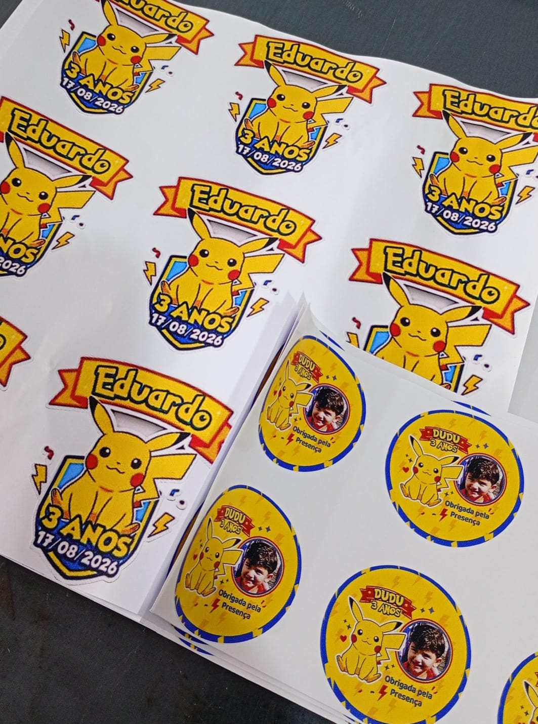 ADESIVOS RECORTADOS 02 — projeto da Triad Visual em Recife